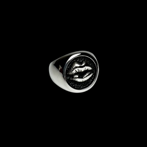 Kiss of Life or Death Ring